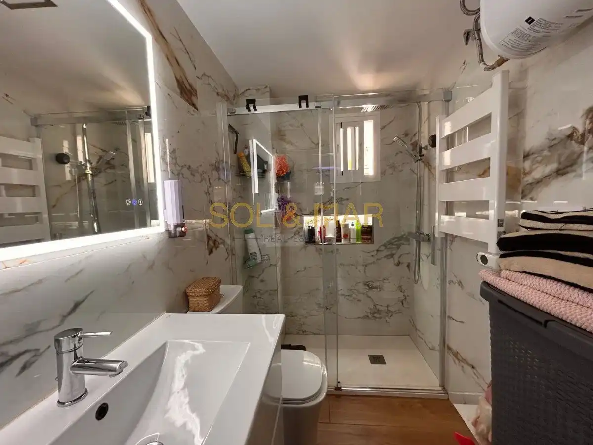 Baño de Piso en venta en Torremolinos con Aire acondicionado, Calefacción y Amueblado