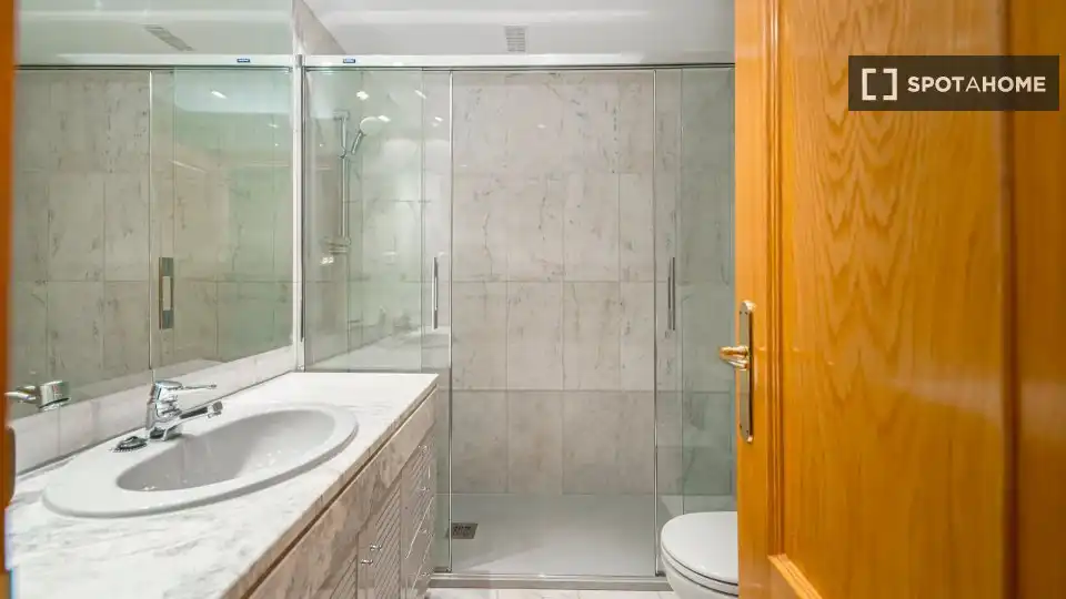 Bathroom of Flat for share in Moncloa - Aravaca