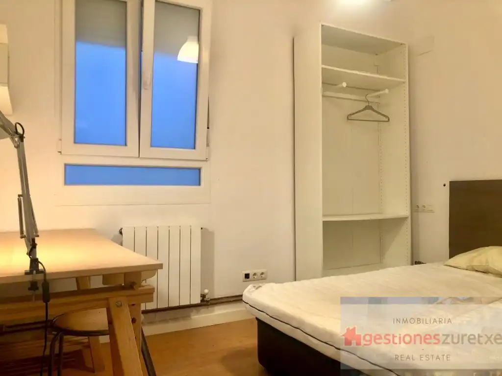 Habitación de Piso de alquiler en Bilbao  con Amueblado y Balcón