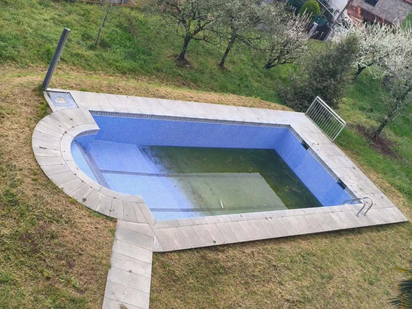 Swimming pool of Houses for sale in Toén  with Heating, Private garden and Parquet flooring