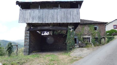 VENTA DE BONITA CASA DE PIEDRA CON HÓRREO.
