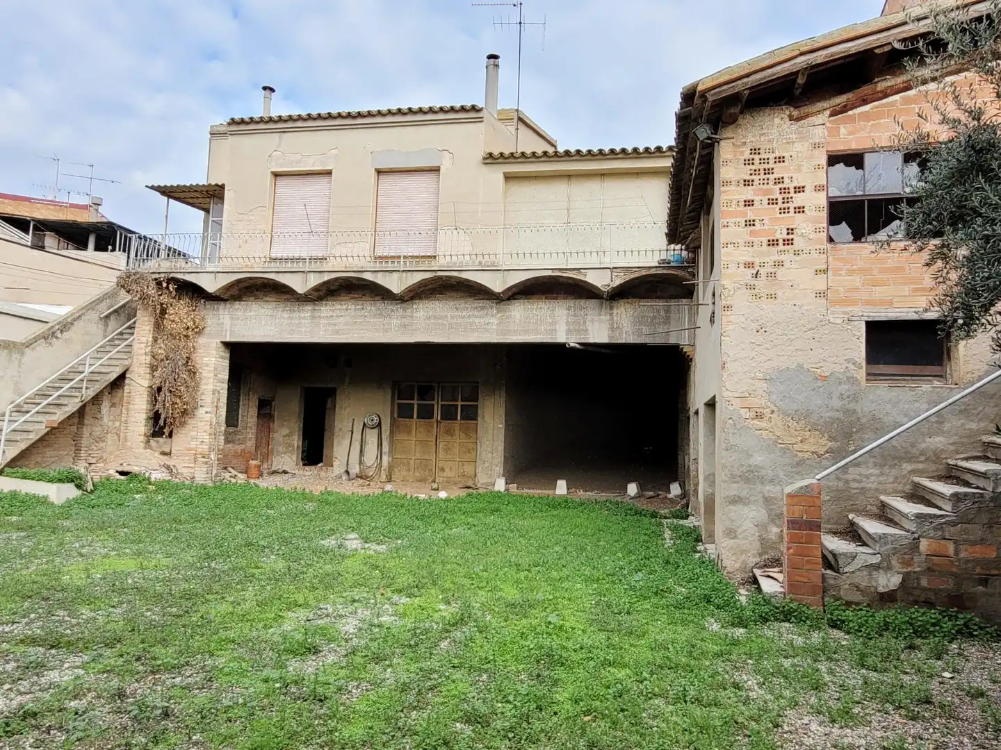Vista exterior de Casa adosada en venda en El Palau d'Anglesola amb Calefacció i Jardí privat