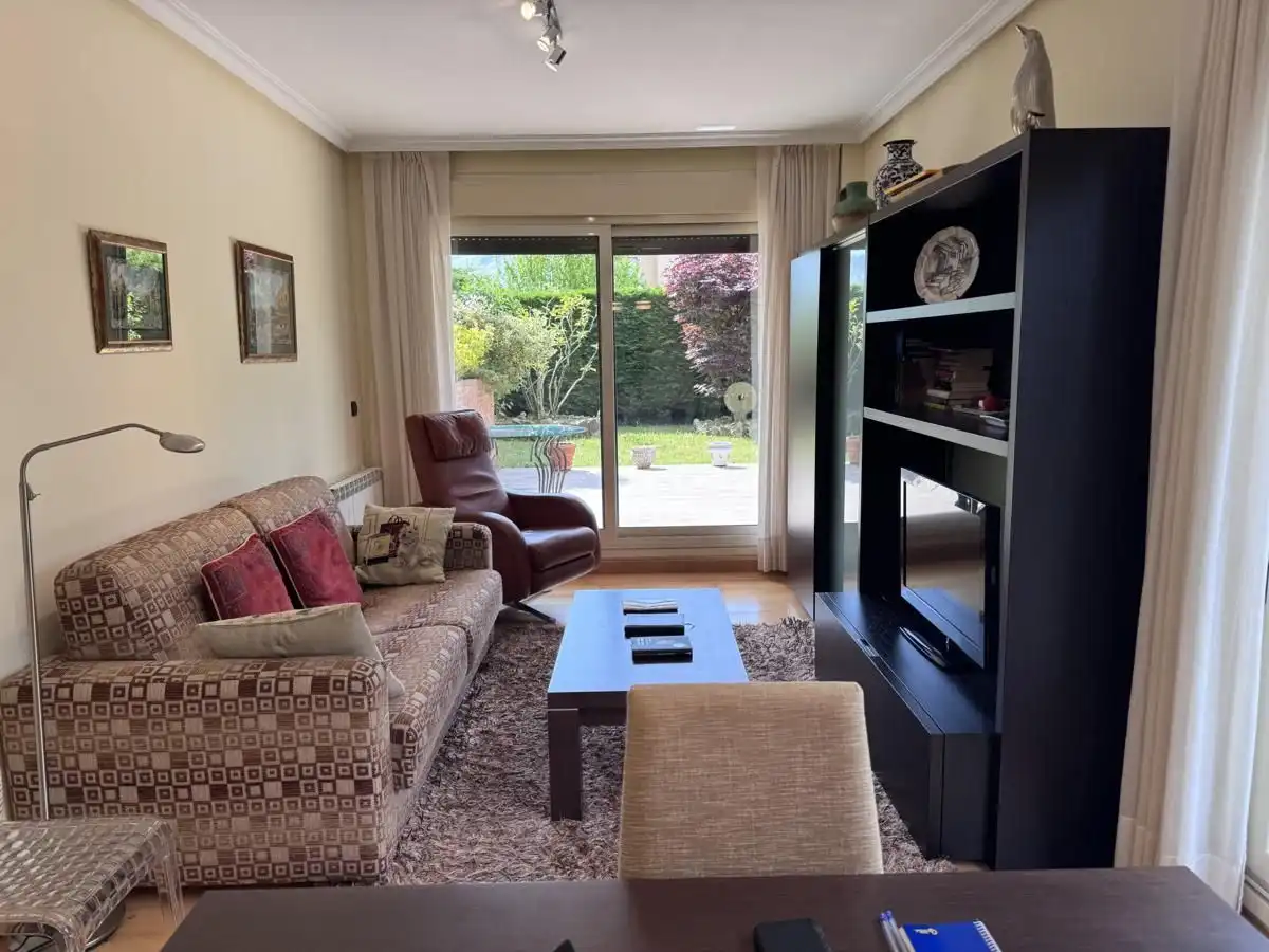 Wohnzimmer von Wohnung zum Verkauf in Llanes mit Heizung, Privatgarten und Terrasse