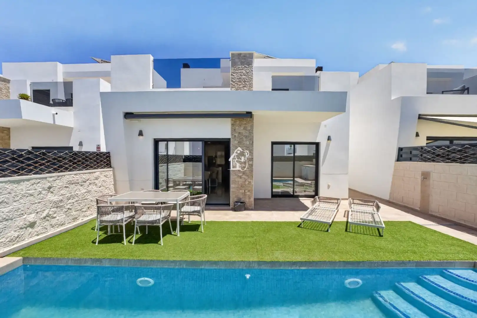 Vista exterior de Casa o xalet de lloguer en Benijófar amb Aire condicionat, Jardí privat i Terrassa
