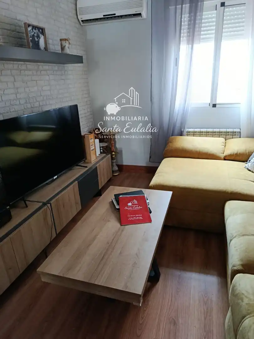 Sala de estar de Casa adosada en venta en Malpartida de Cáceres con Aire acondicionado, Calefacción y Parquet