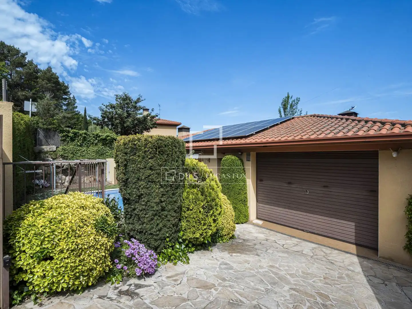 Exterior view of Houses for sale in Sant Cugat del Vallès  with Air Conditioner, Heating and Terrace
