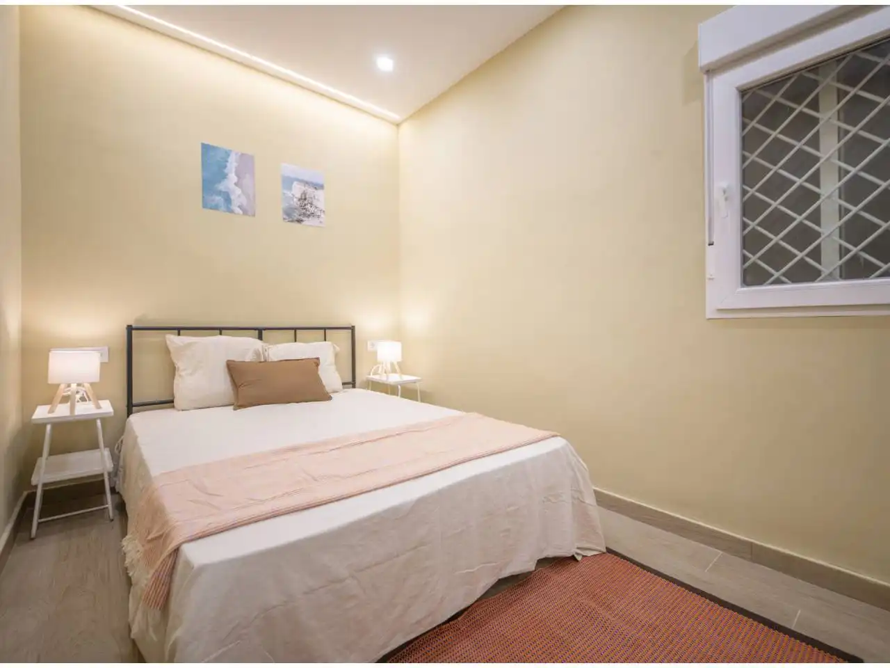 Habitación de Estudio de alquiler en Barcelona con Aire acondicionado, Amueblado y Alarma