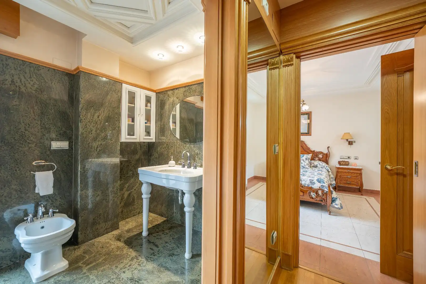 Badezimmer von Einfamilien-Reihenhaus zum Verkauf in Novelda mit Heizung, Terrasse und Balkon