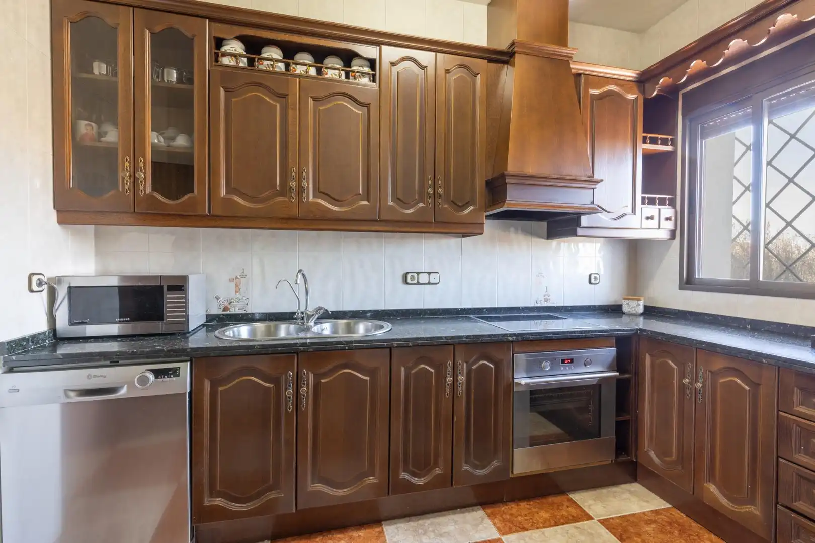 Cocina de Casa o chalet en venta en Granada con Calefacción, Jardín privado y Piscina