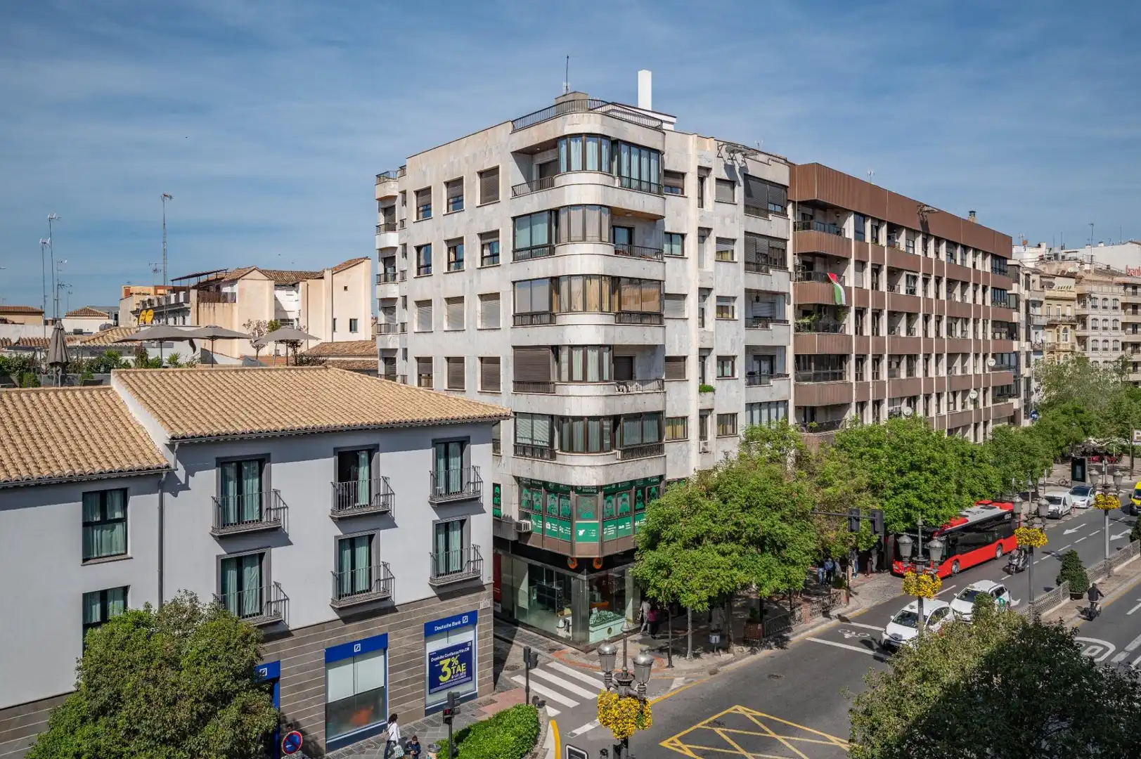 Vista exterior de Piso en venta en Granada con Calefacción, Parquet y Alarma