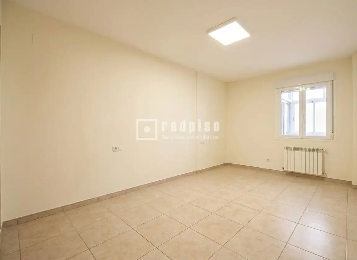 Piso en venta en Madrid con Calefacción y Terraza
