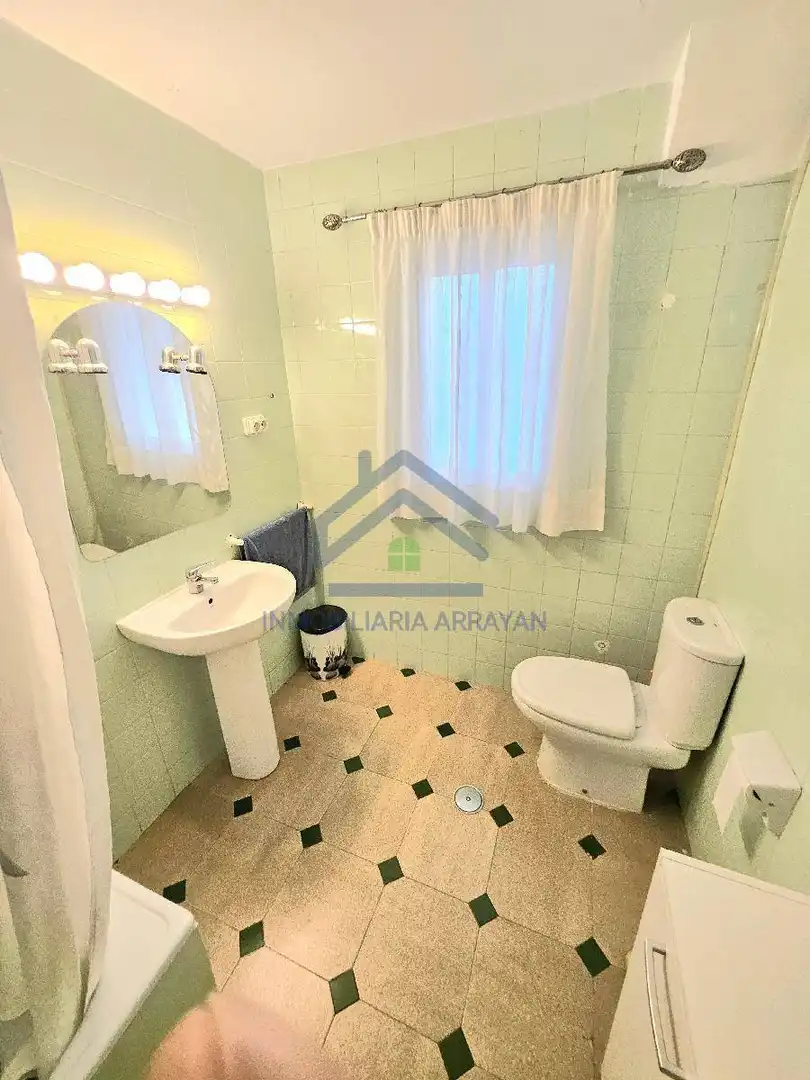 Baño de Piso en venta en Granada con Terraza y Amueblado
