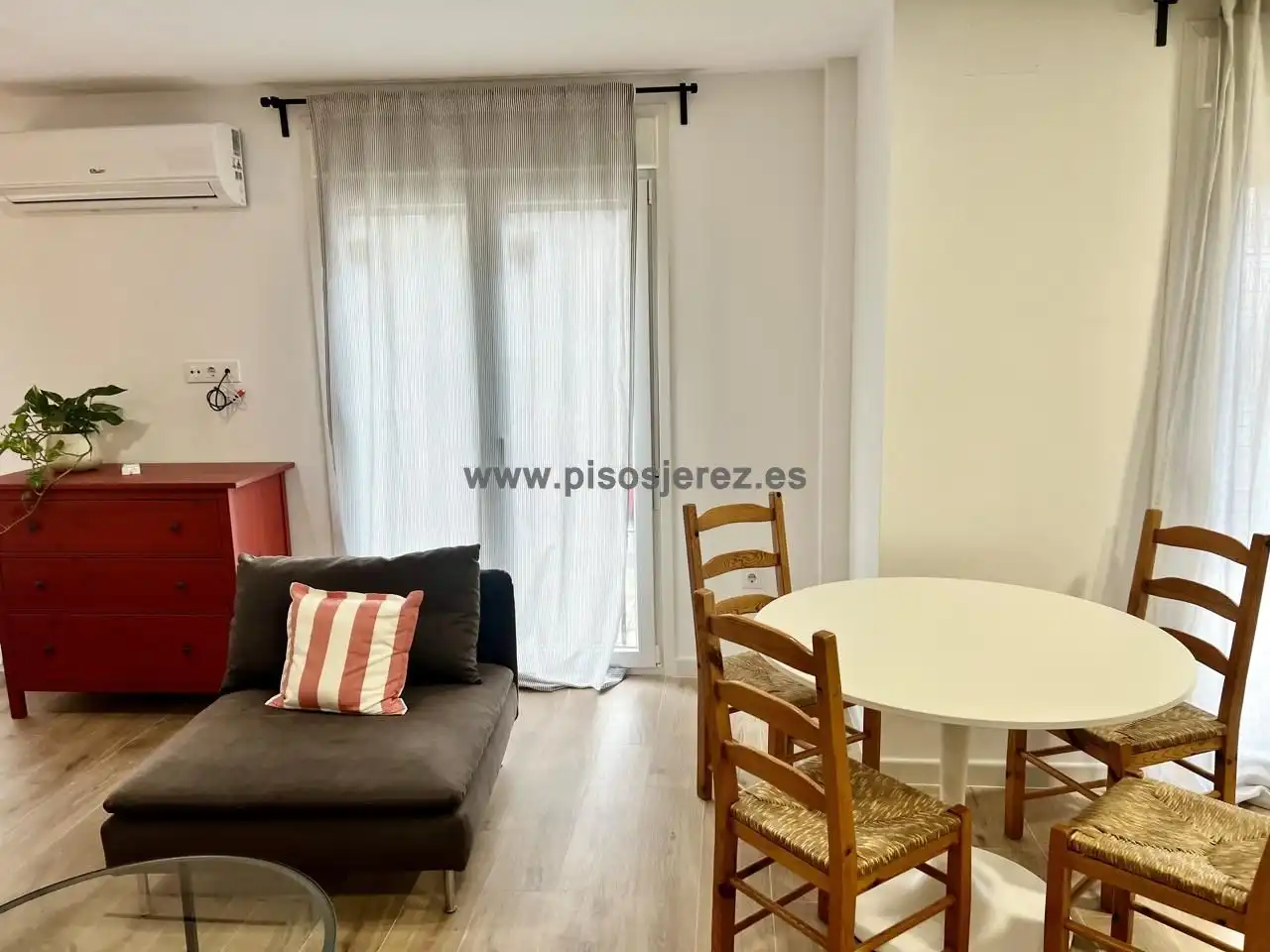 Study for rent in Calle Santo Domingo, Divina Pastora - La Yeguada