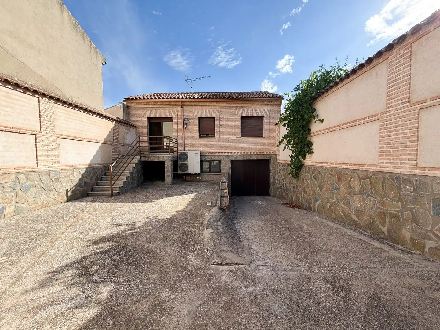 Exterior view of Houses for sale in Polán  with Air Conditioner, Heating and Private garden