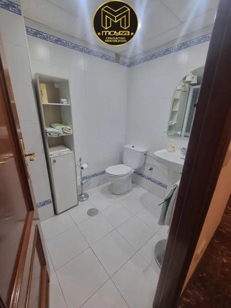 Bany de Pis en venda en Jaén amb Traster