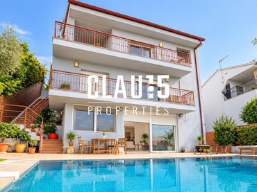 Villa mit Balkon zum Verkauf in Sant Cebrià de Vallalta