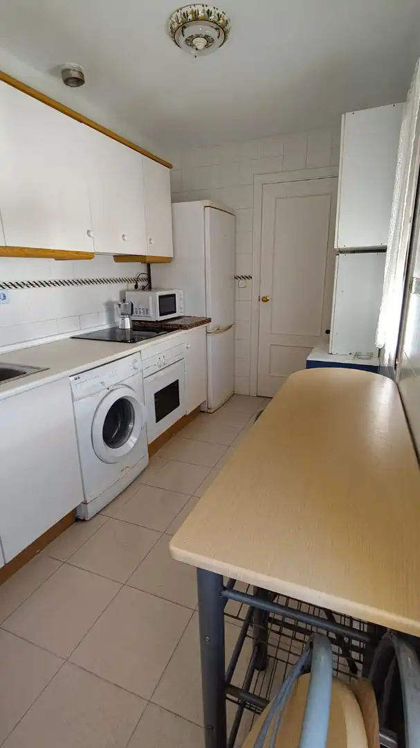 Cocina de Apartamento en venta en Rota con Amueblado, Lavadora y Microondas