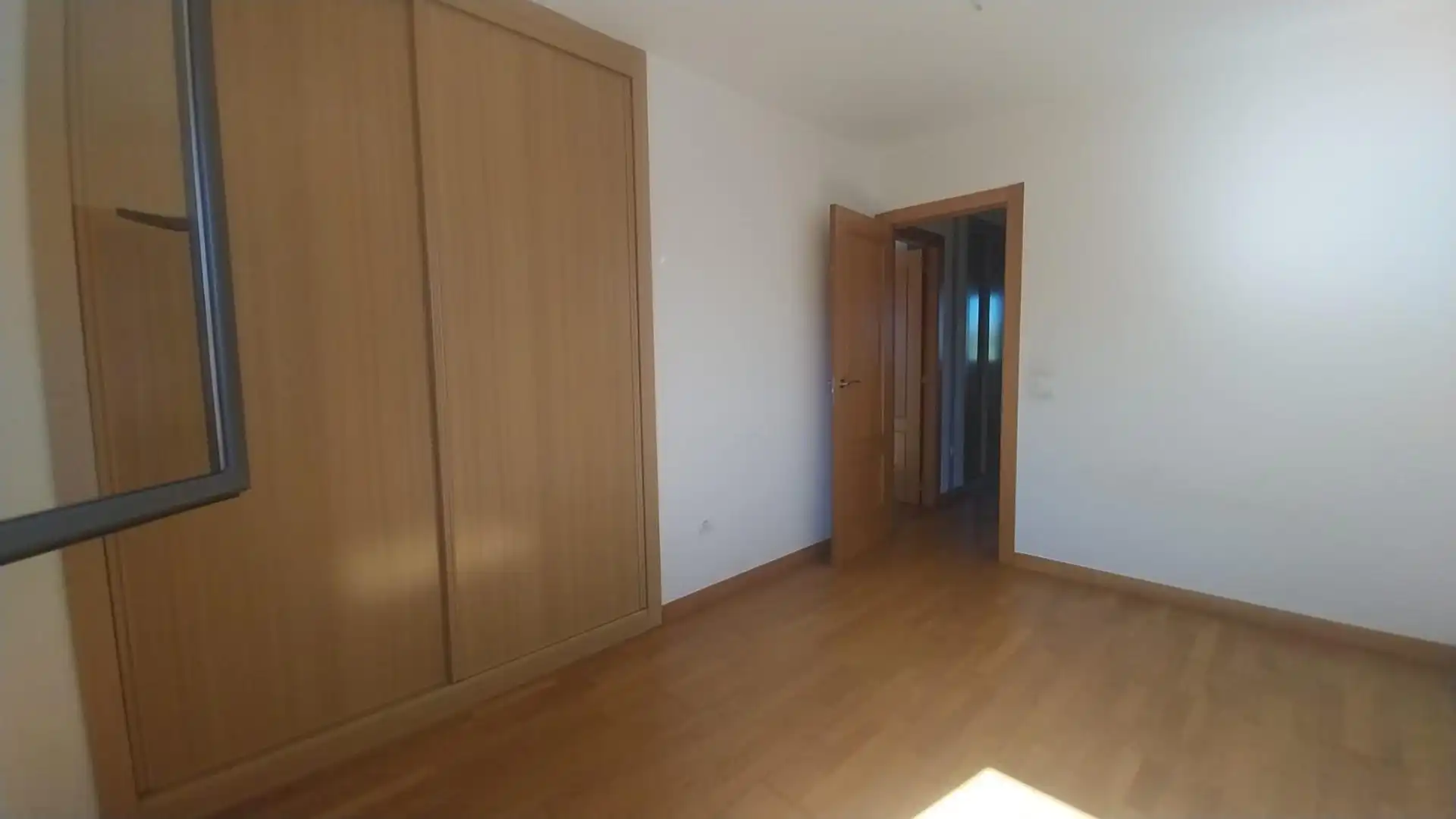 Habitación de Casa adosada en venta en Tudela de Duero con Calefacción y Jardín privado