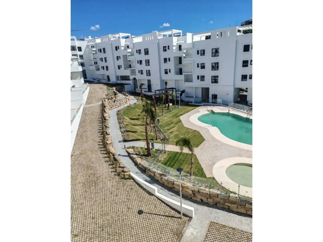 Vista exterior de Dúplex en venta en Málaga con Terraza y Piscina comunitaria