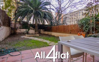 Exterior view of Flat to rent in  Barcelona Capital  with Heating, Private garden and Furnished