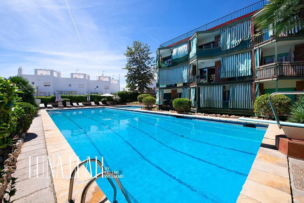 Swimming pool of Flat for sale in Castelldefels  with Air Conditioner, Heating and Community pool