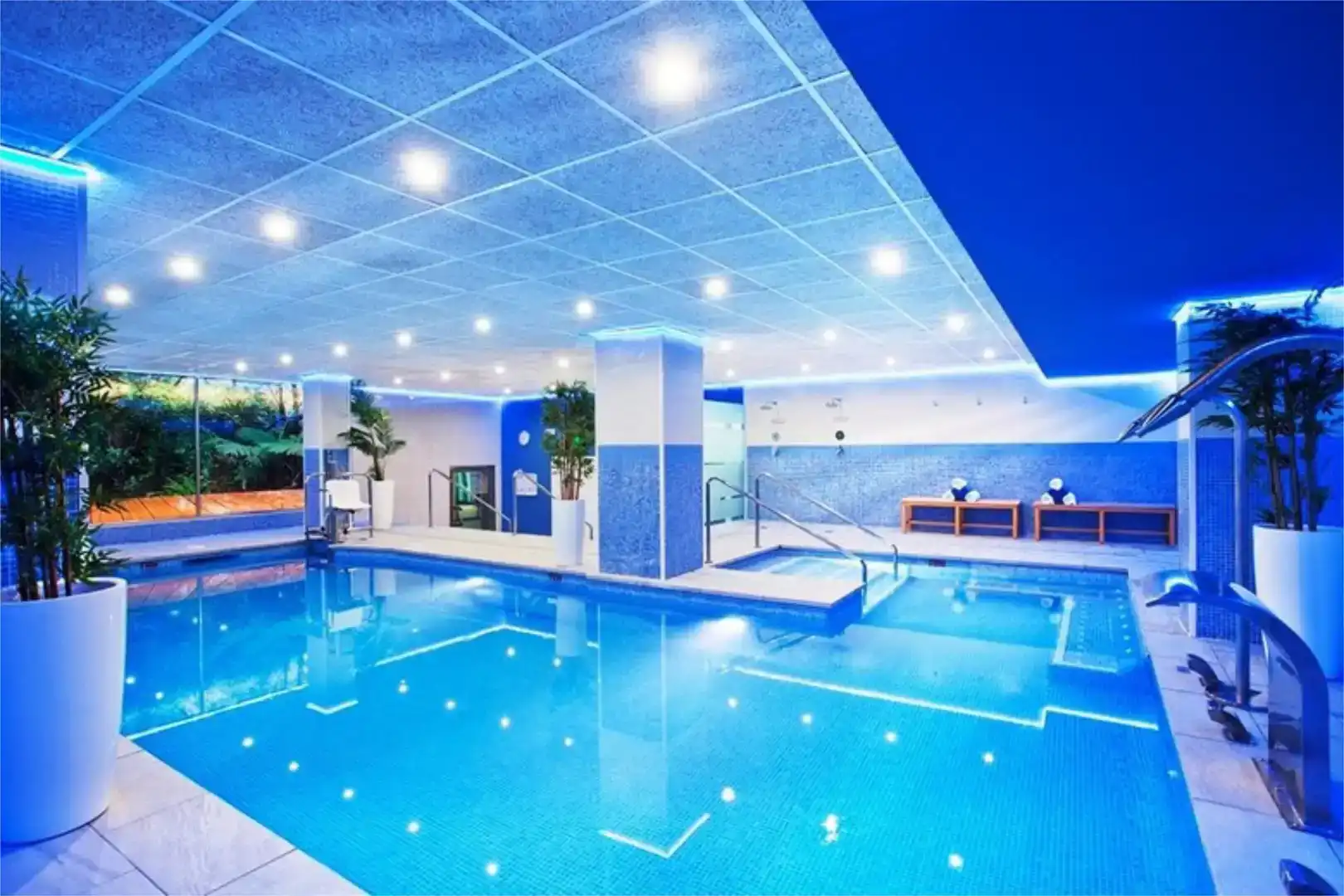Piscina de Apartamento de alquiler en Benalmádena con Aire acondicionado, Jardín privado y Parquet