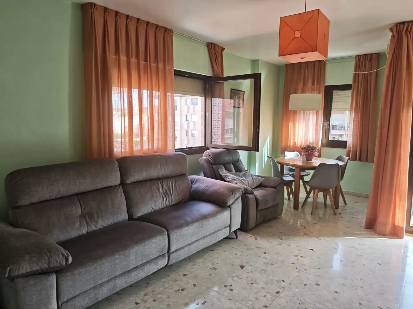 Sala d'estar de Pis en venda en Totana amb Aire condicionat, Terrassa i Moblat