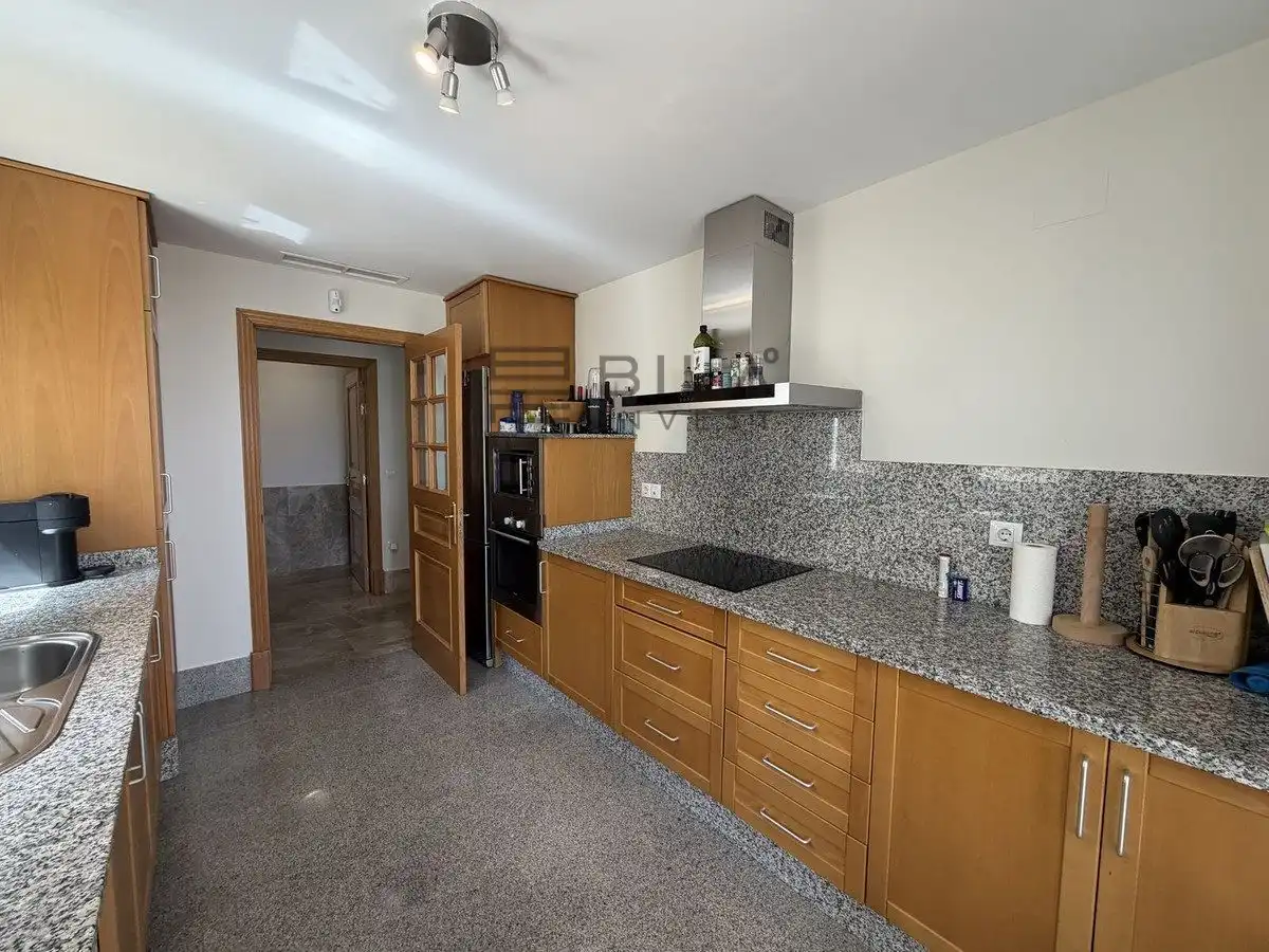 Cuina de Casa adosada en venda en Marbella amb Aire condicionat, Terrassa i Piscina