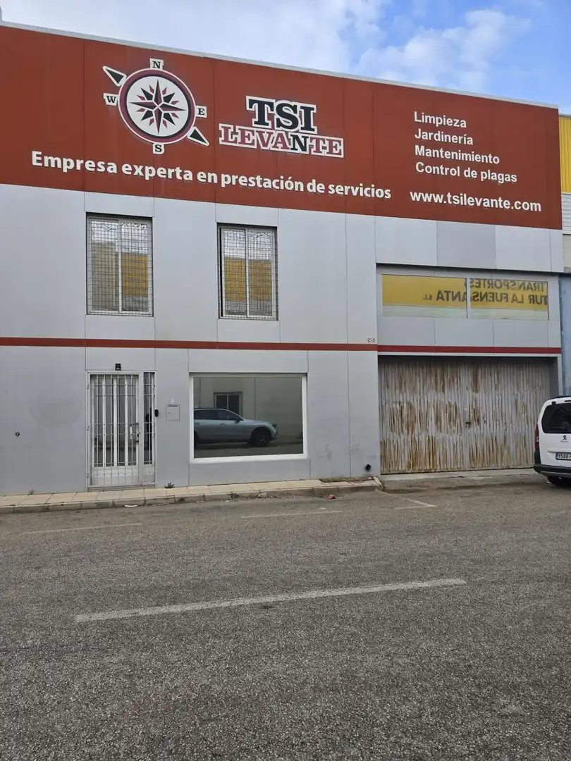 Außenansicht von Fabrikhallen zur Miete in Murcia