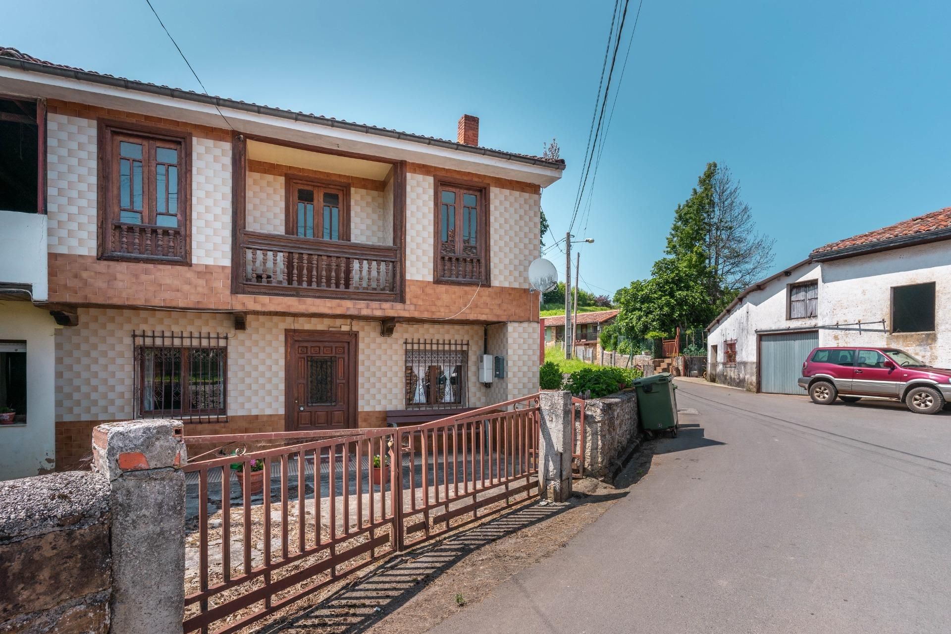 Vista exterior de Casa o xalet en venda en Nava amb Calefacció, Jardí privat i Balcó