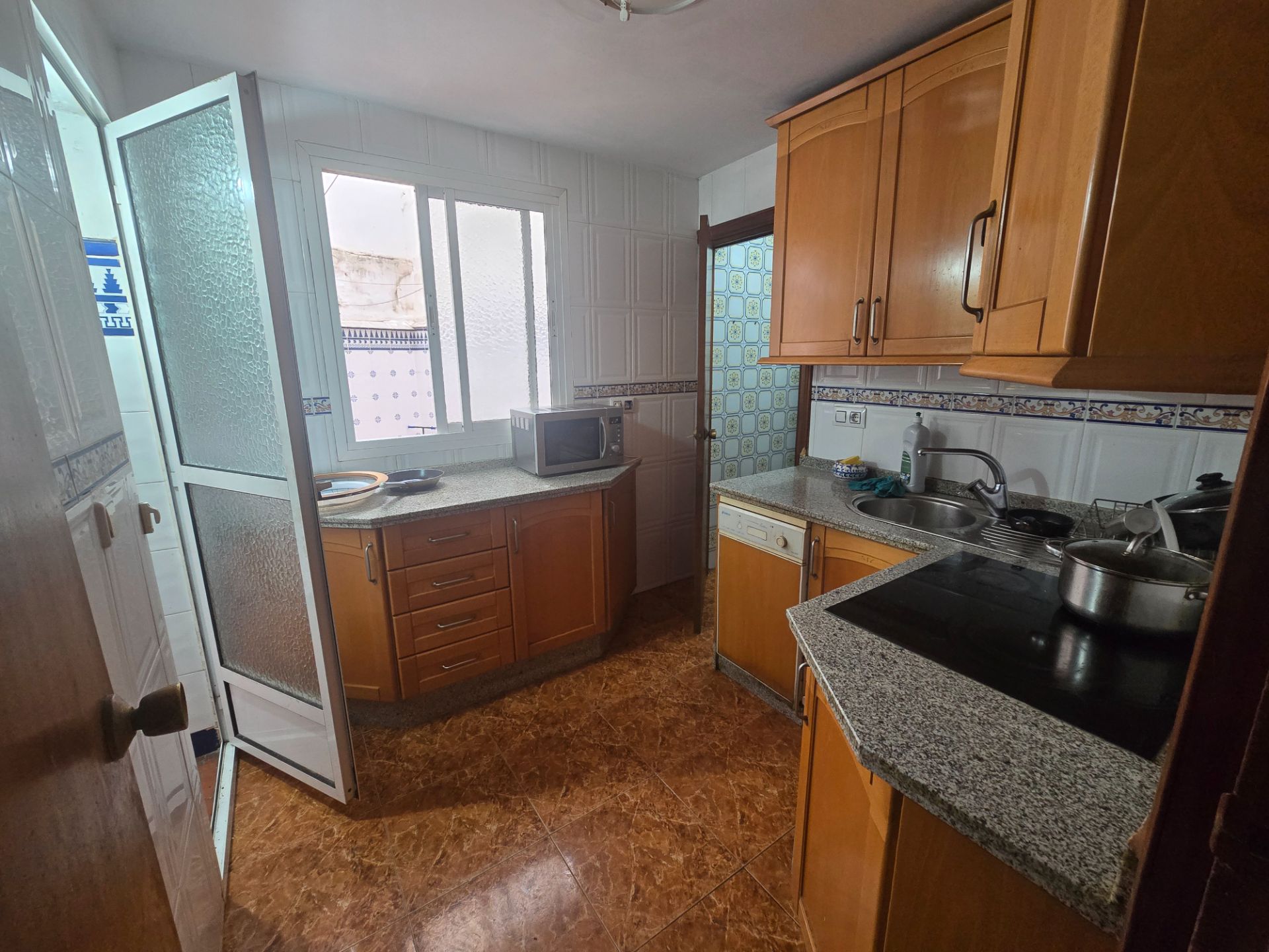 Cocina de Piso en venta en  Jaén Capital con Terraza, Horno y Lavadora