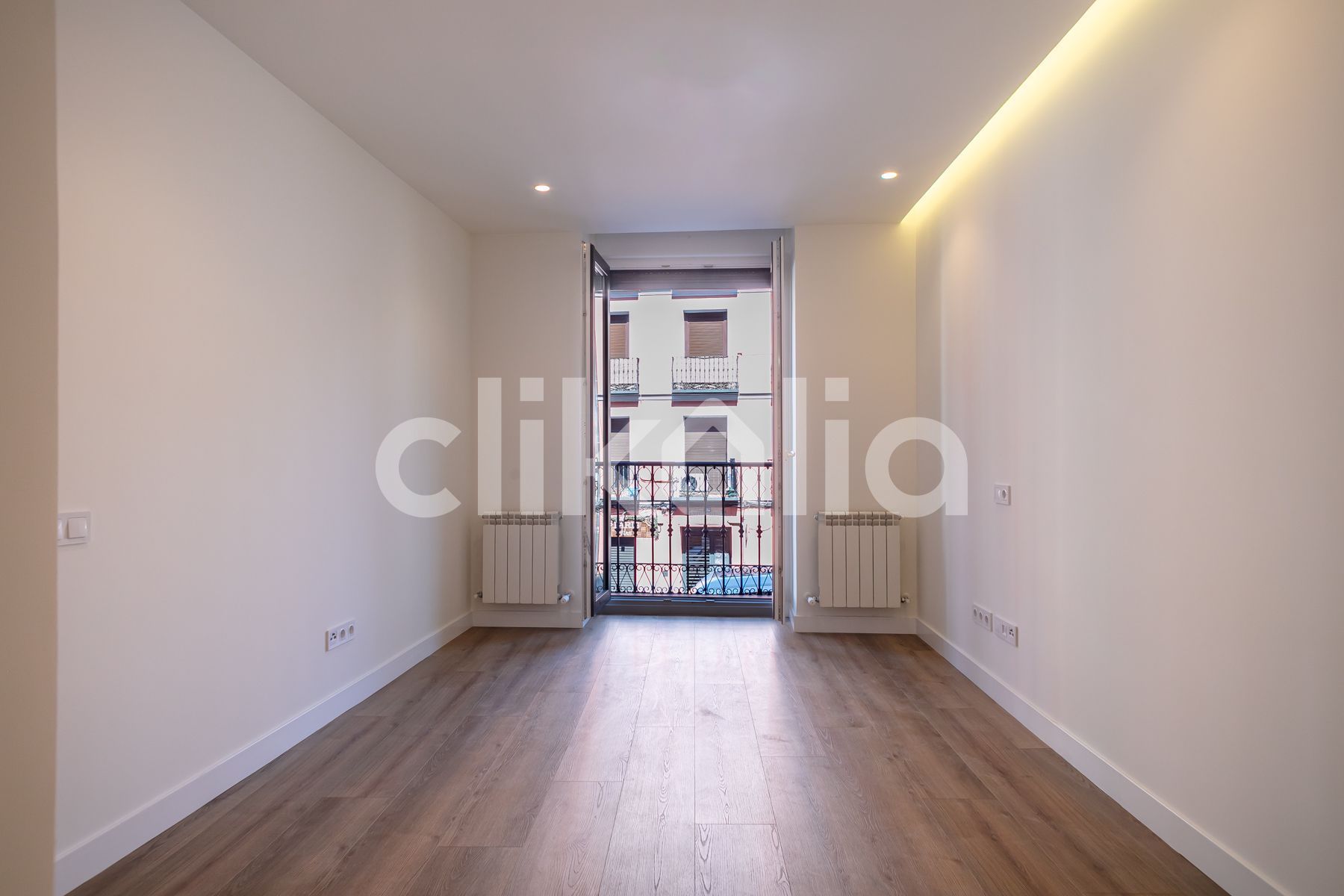 Flat for sale in  Madrid Capital  with Air Conditioner, Heating and Terrace