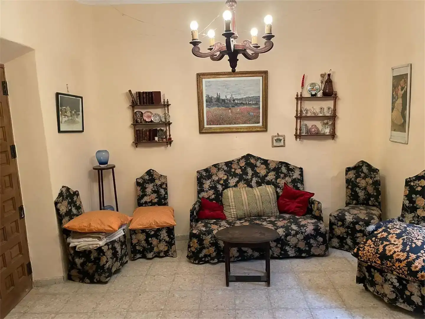 Sala d'estar de Finca rústica en venda en Santa María de los Llanos amb Balcó