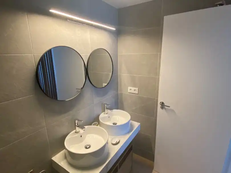 Badezimmer von Wohnung zur Miete in Sevilla mit Klimaanlage, Möbliert und Waschmaschine