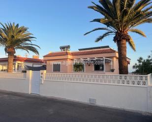 Vista exterior de Casa o xalet en venda en Arona amb Aire condicionat, Jardí privat i Terrassa