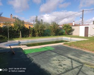 Piscina de Casa o xalet en venda en Dos Hermanas amb Aire condicionat, Jardí privat i Terrassa