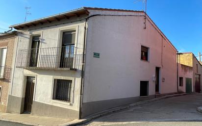 Vista exterior de Casa o xalet en venda en Siete Iglesias de Trabancos amb Terrassa