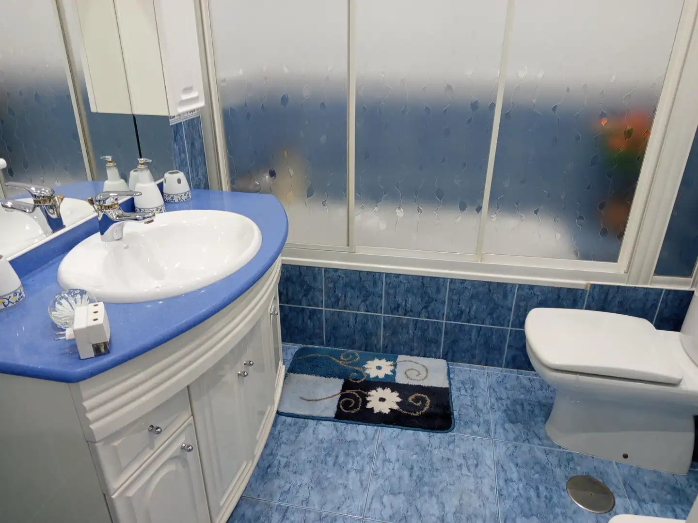 Bany de Casa o xalet en venda en Jaén amb Aire condicionat, Calefacció i Jardí privat