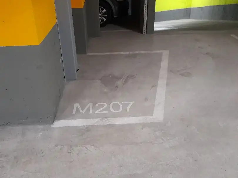 Parkplatz von Garage zur Miete in Sant Martí