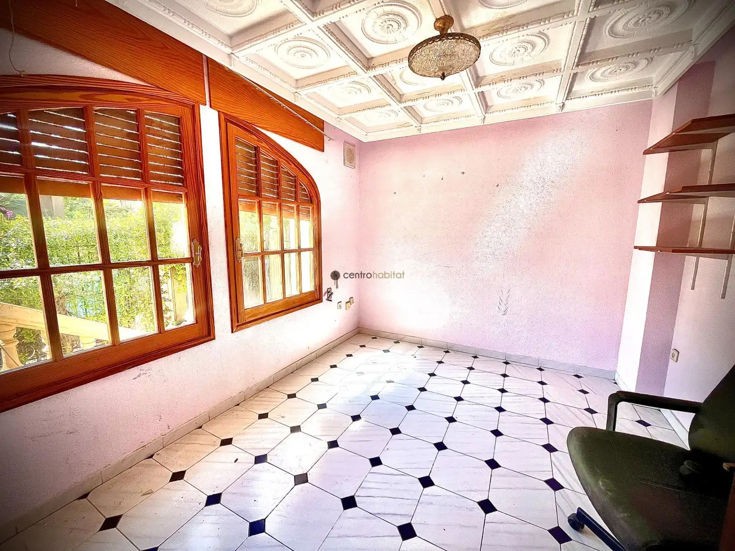 Sala d'estar de Casa o xalet en venda en Elda amb Calefacció, Jardí privat i Traster