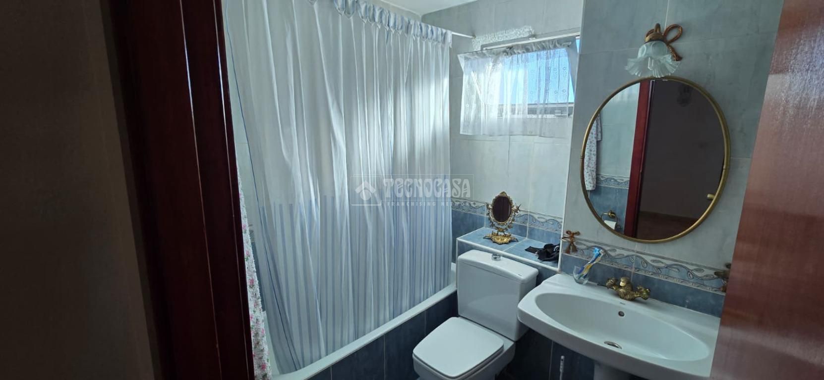 Bathroom of Flat for sale in  Madrid Capital  with Air Conditioner, Heating and Terrace