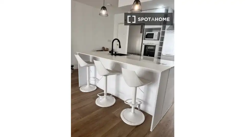 Cuina de Apartament per a compartir en Ronda amb Aire condicionat, Terrassa i Moblat