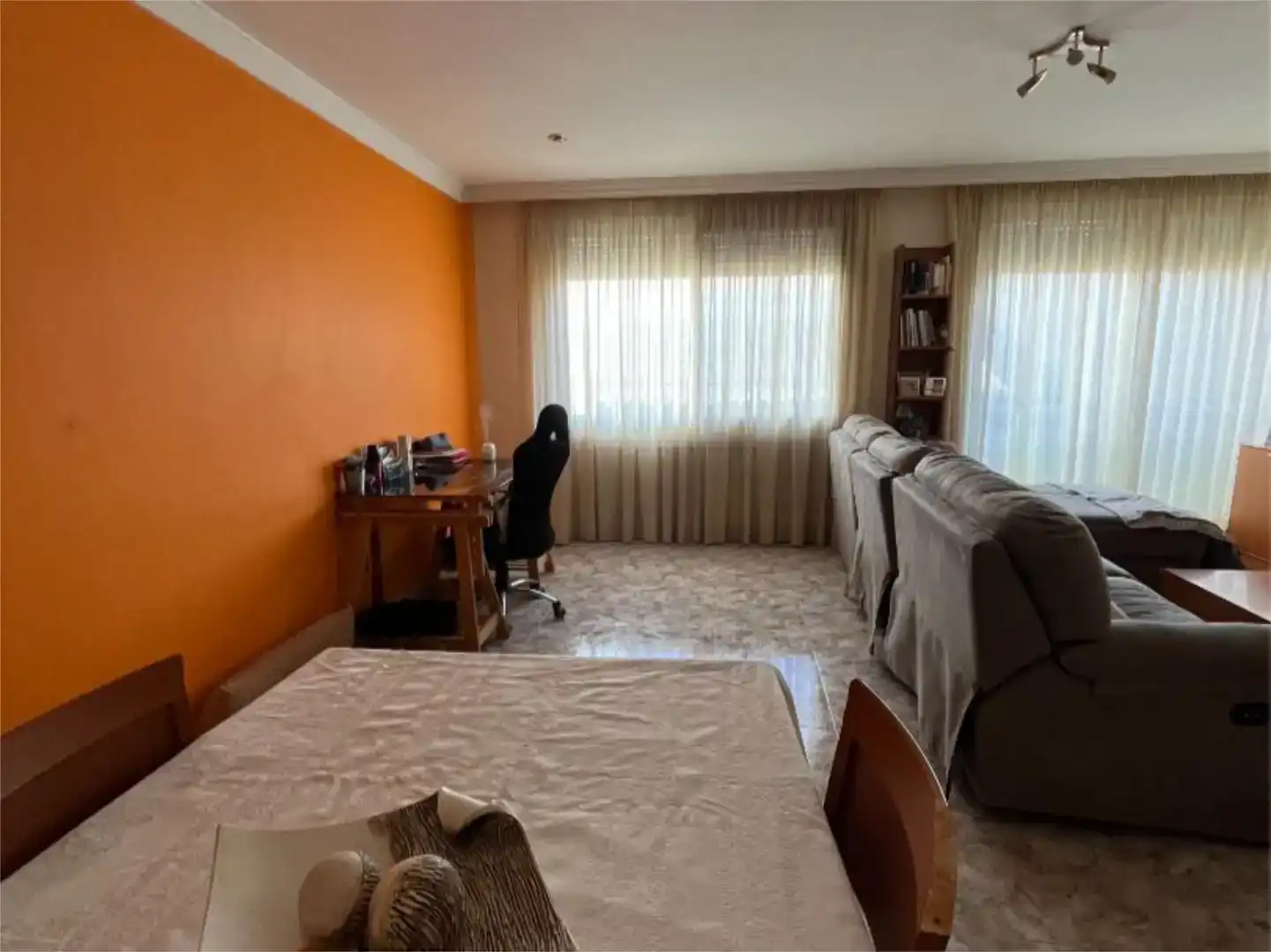 Sala d'estar de Casa adosada en venda en Roquetes