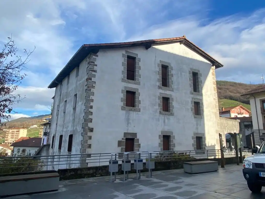 Vista exterior de Casa o xalet en venda en Berastegi amb Jardí privat i Traster