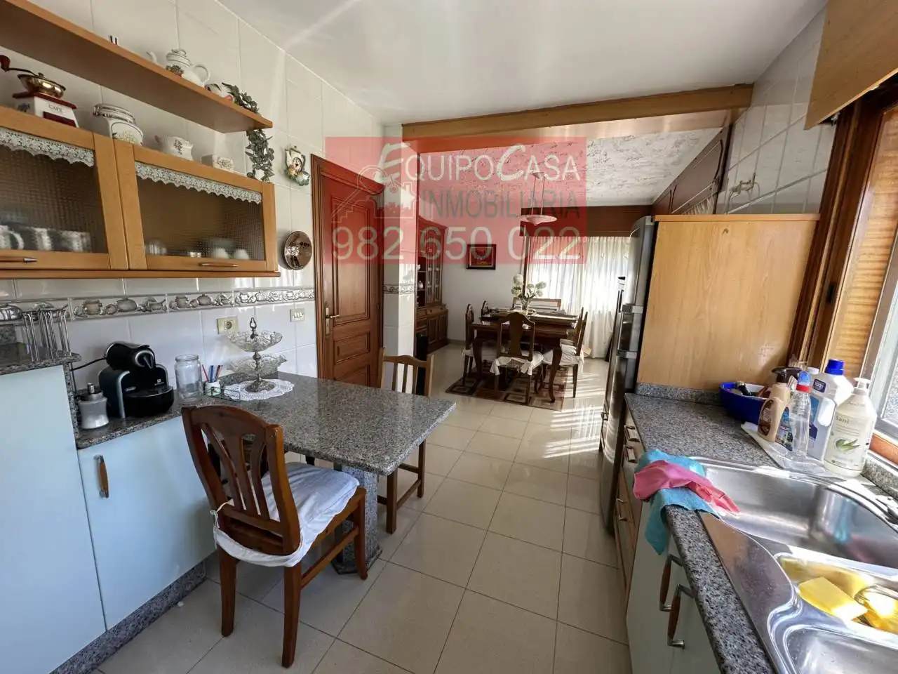 Cuina de Casa o xalet en venda en Lugo amb Calefacció, Jardí privat i Parquet