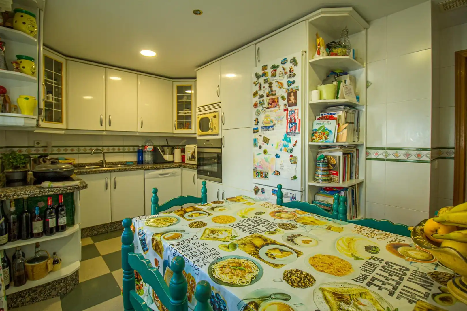 Cuina de Casa o xalet en venda en Badajoz amb Aire condicionat, Jardí privat i Terrassa