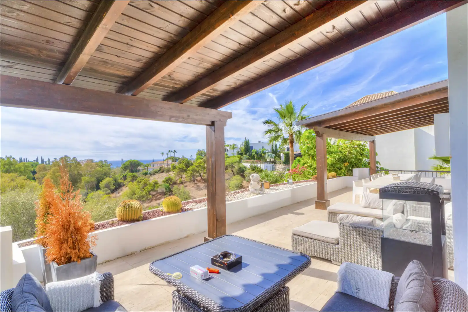 Casa con piscina en venta en Milla de Oro