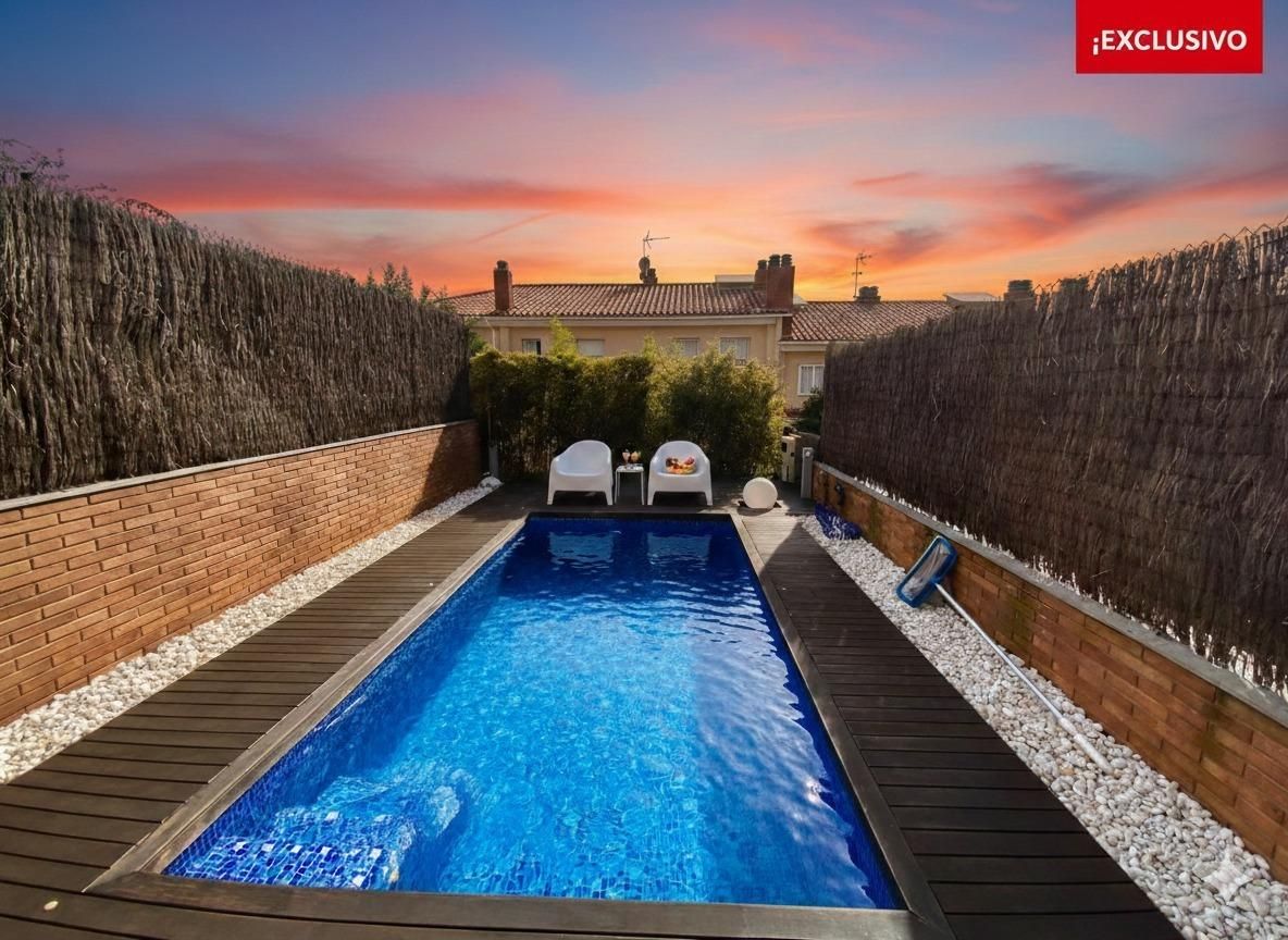 Piscina de Casa adosada en venta en El Masnou con Aire acondicionado, Calefacción y Jardín privado