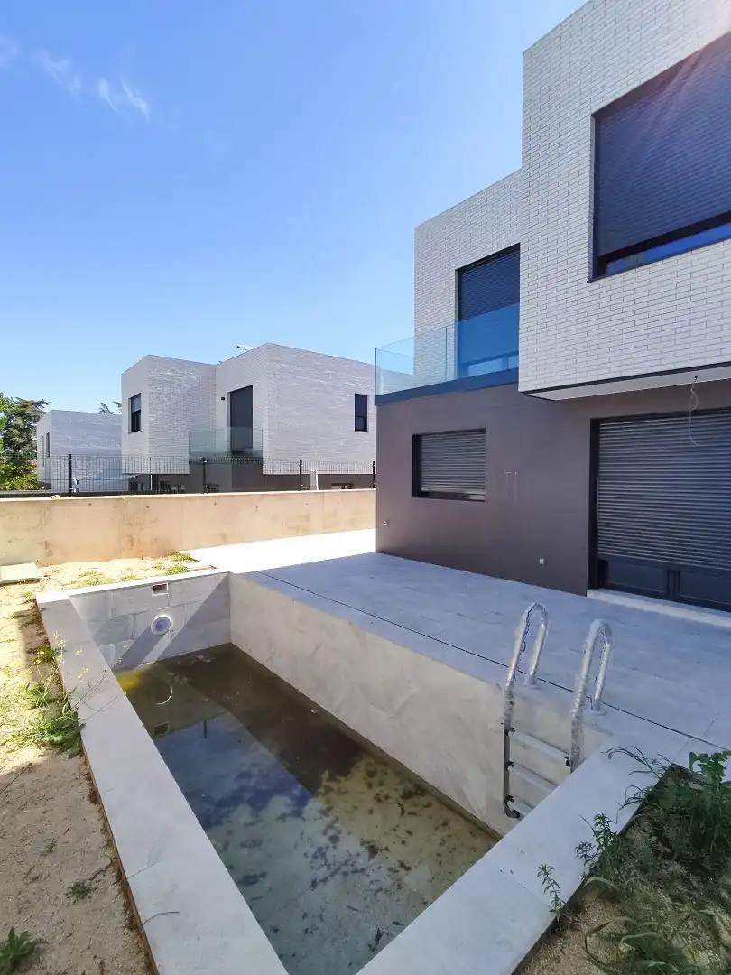 Neubau-Reihenhaus mit Pool zum Verkauf in Calle de San Juan Bautista 9, imagen 9