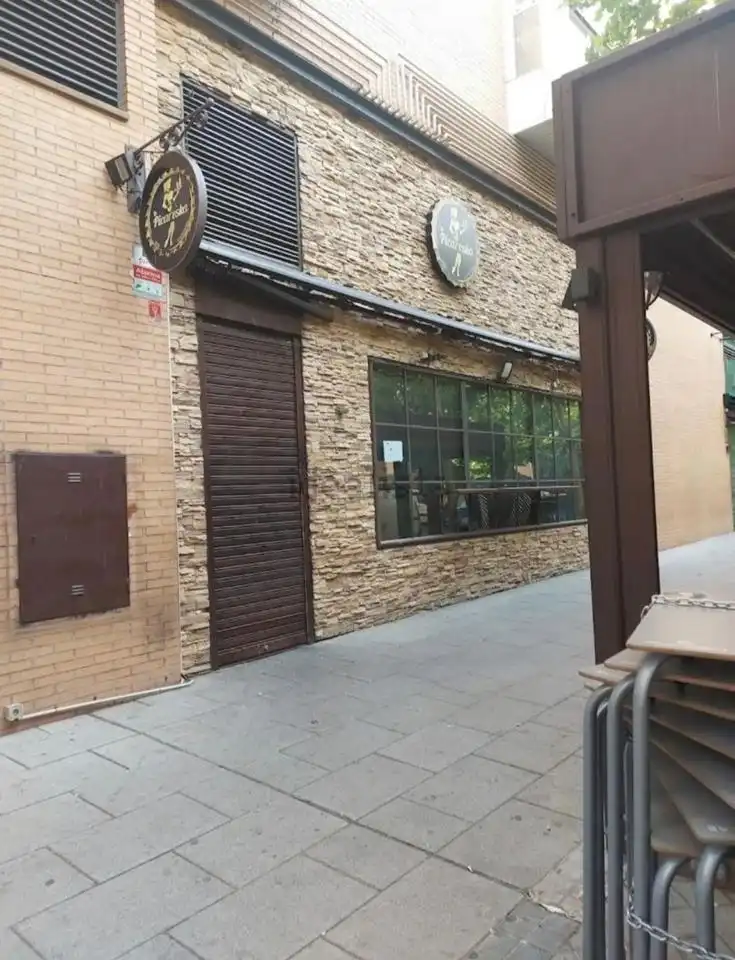 Vista exterior de Local en venda en Madrid